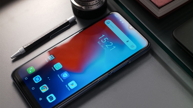 Mặt k&iacute;nh cong 2.5D tạo bề mặt trơn tru